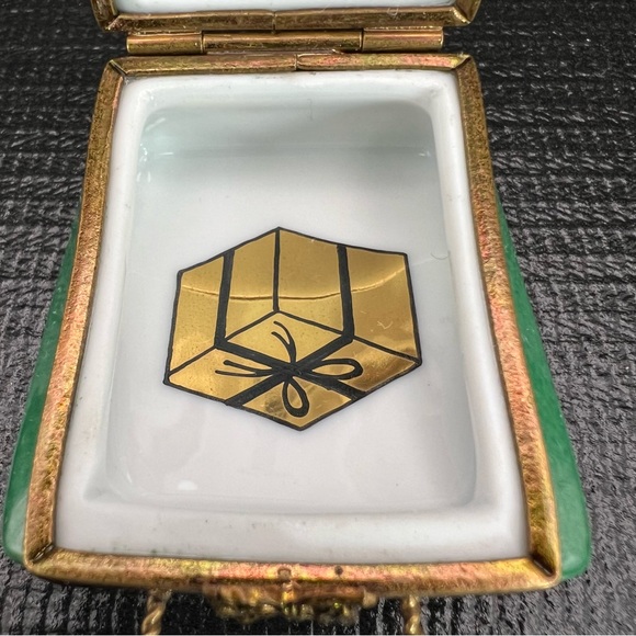 Hand painted LIMOGES BOX RETIRED!! - Picture 5 of 13